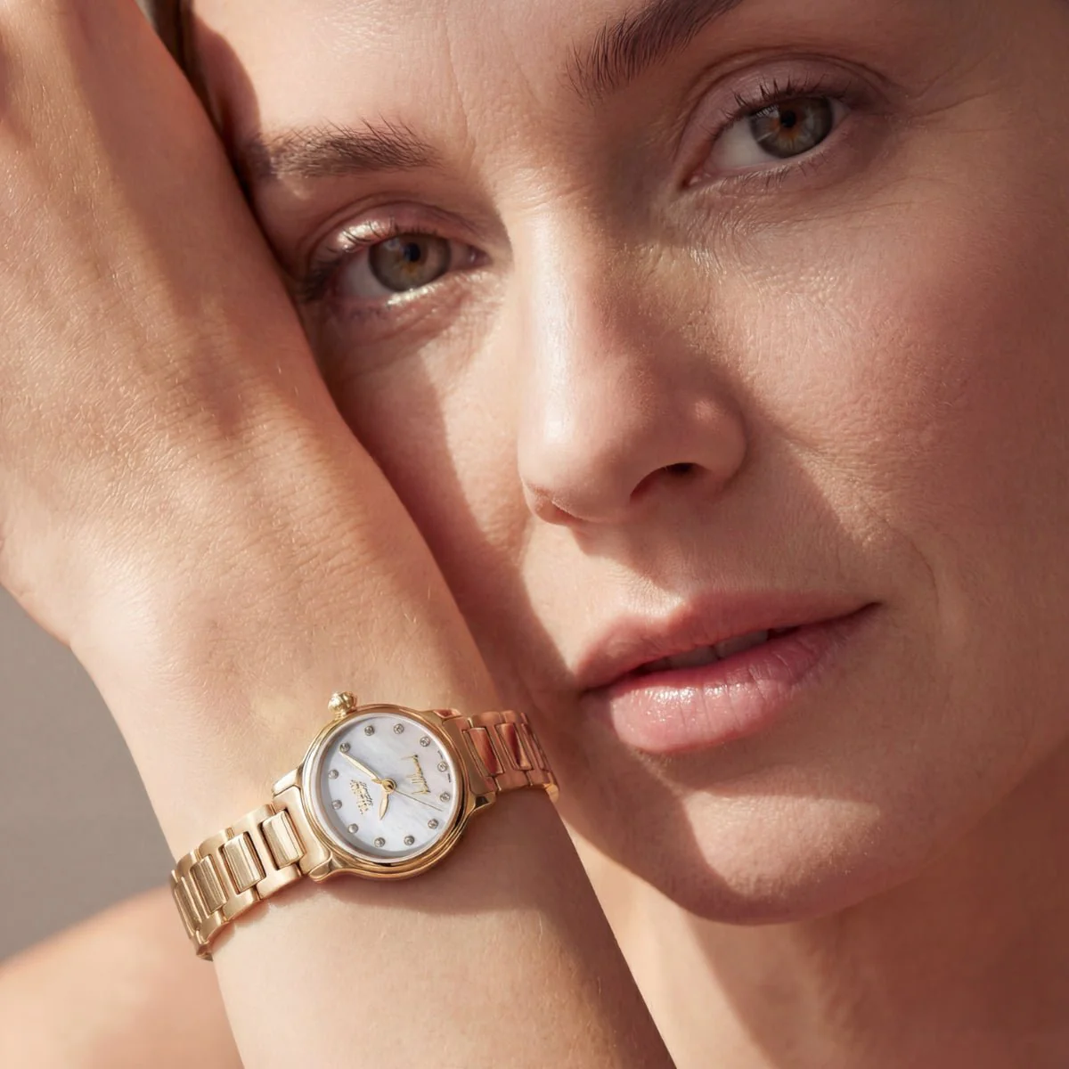 First Lady Mini in White - Image 5